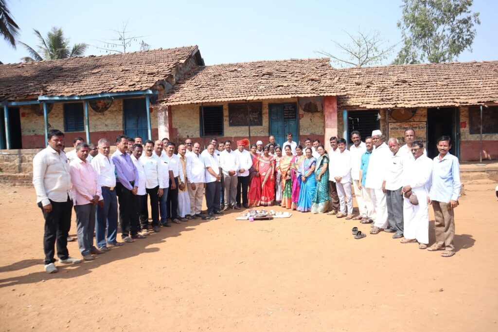 मनःपूर्वक आभार - कोल्हापूर जिल्हा परिषदेच्या शिक्षण समिती सभापती मा.सौ.रसिका अमर पाटील मॅडम यांच्या स्वनिधीतून  आमचे विद्या मंदिर खुपिरे शाळेला 7 लाख रु चा निधी दुरुस्तीसाठी मंजूर केल्याबद्दल ग्रामपंचायत खुपीरे  च्या वतीने विशेष आभार. सदर कामाचे उद्घाटन श्री अमर पाटील यांच्या हस्ते करण्यात आले.यावेळी उपस्थित सरपंच, उप सरपंच, व सर्व ग्रामपंचायत सदस्य व गावातील प्रमुख पदाधिकारी